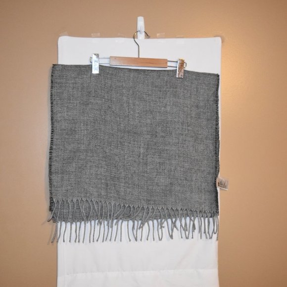 grey H&M scarf - Picture 2 of 3